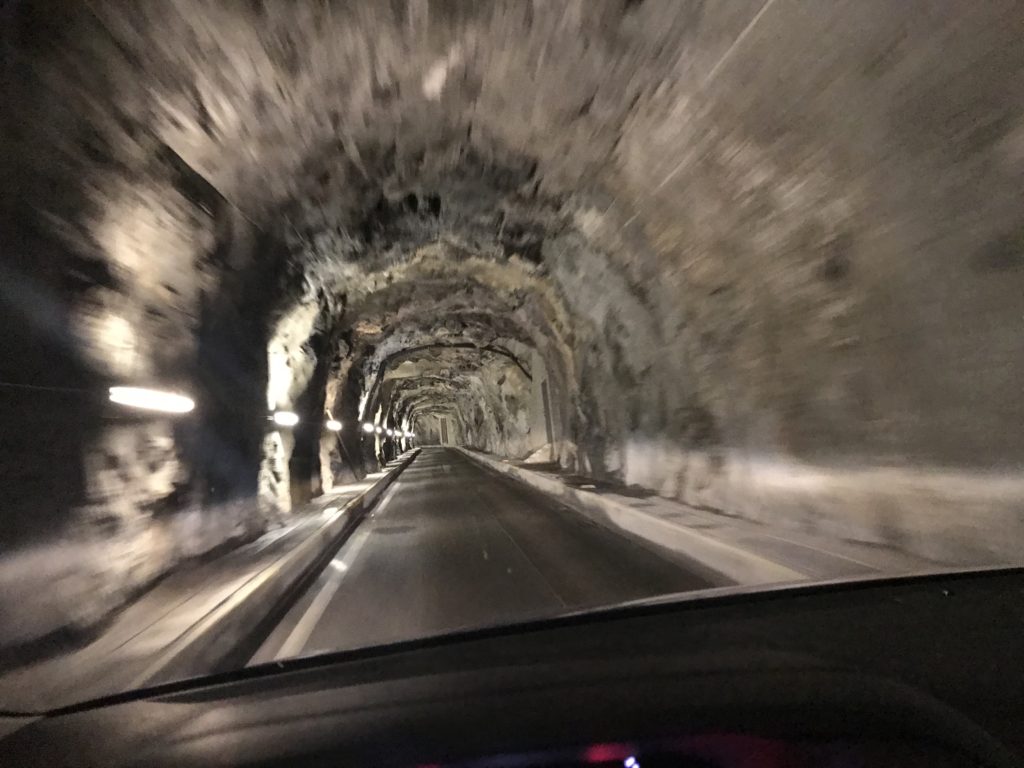 Das ist einer der Tunnel auf der Schlegeis Alpenstrasse