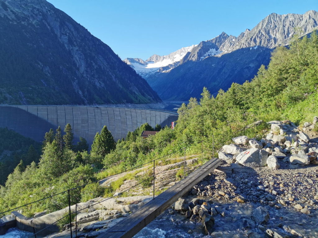 Links siehst du die Staumauer vom Schlegeisspeicher