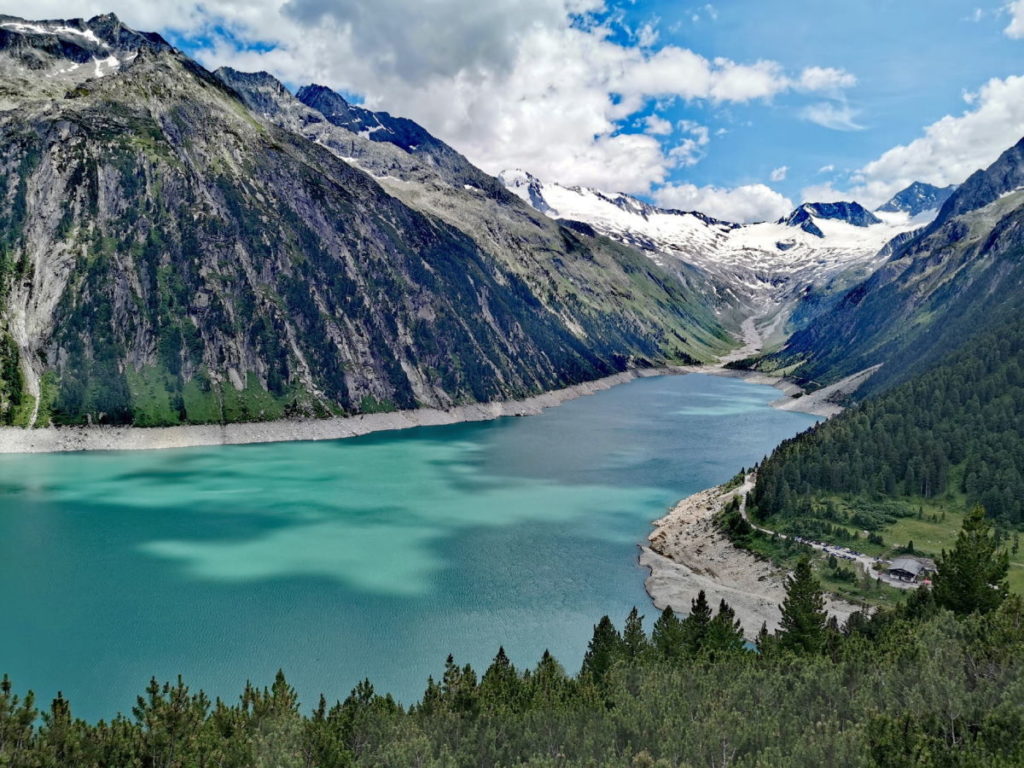 Aussicht auf den Schlegeisspeicher beim Weg zum bekannten Hotspot im Zillertal