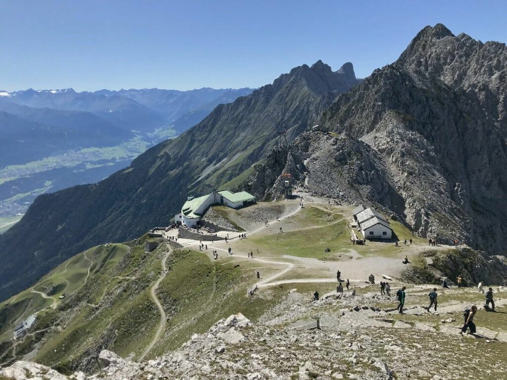 Beste Ausflugsziele Tirol - das TOP OF INNSBRUCK am Hafelkar ist eines davon