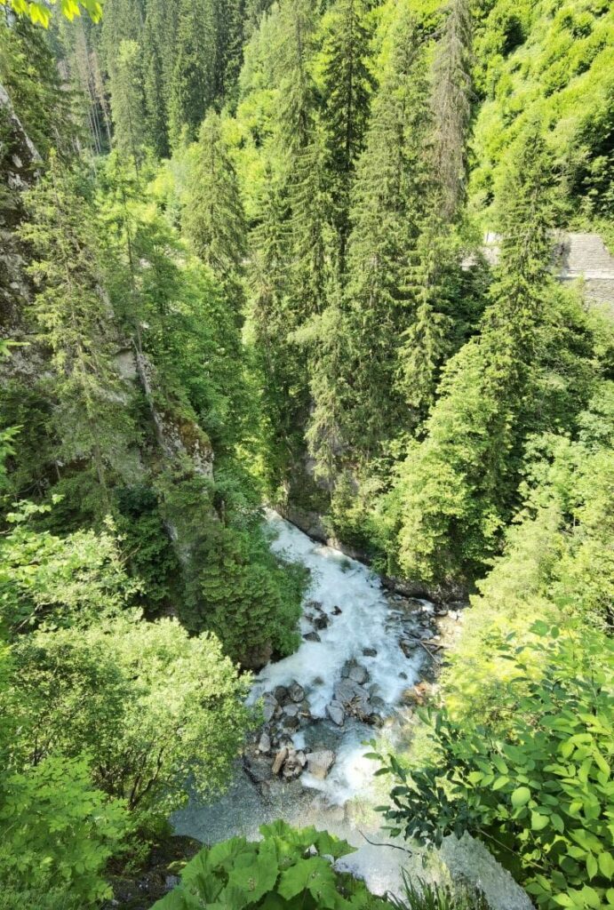 Mit dem Mountainbike entlang der Zillerschlucht in Richtung Zillergründl Stausee