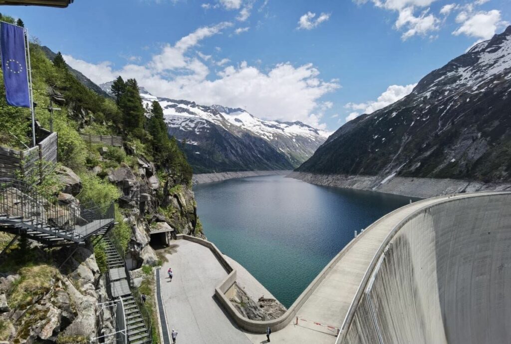 Einer der Zillertal Stauseen - der Zillergrund Stausee