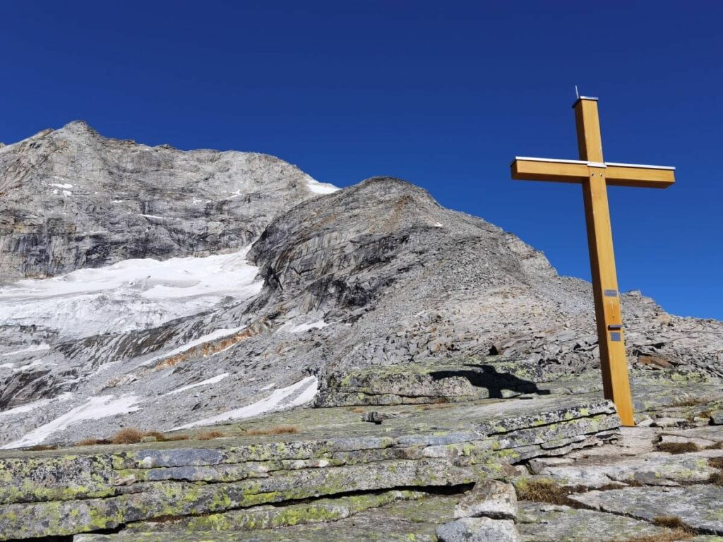 Der Blick vom Riepenkopf über das Riepengrat zum Olperer