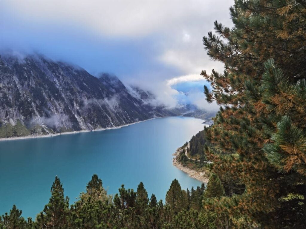 Blick vom Wanderweg auf den Schlegeisspeicher