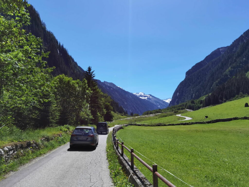 Die Stillup Stausee Anfahrt ist panoramareich. Du kannst bis zum Speichersee mit dem Auto fahren.