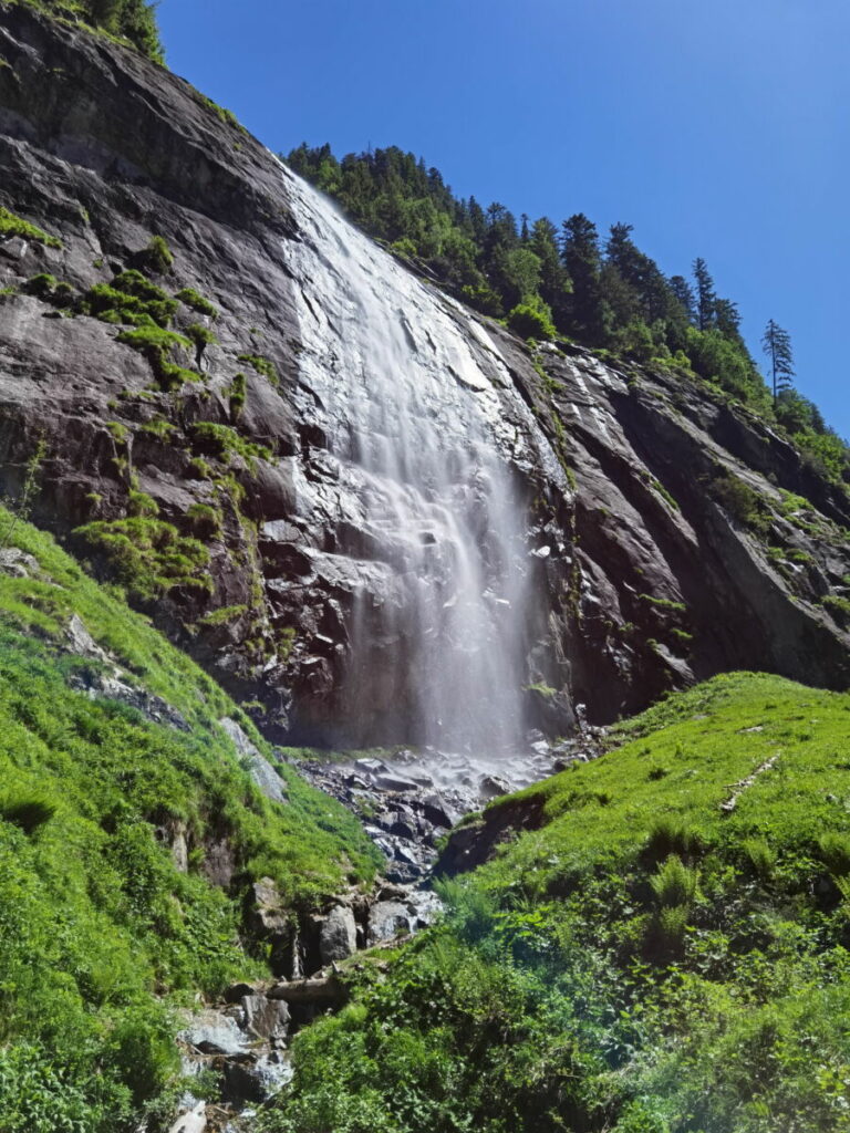Von Wasserfall zu Wasserfall am Stillup Stausee wandern