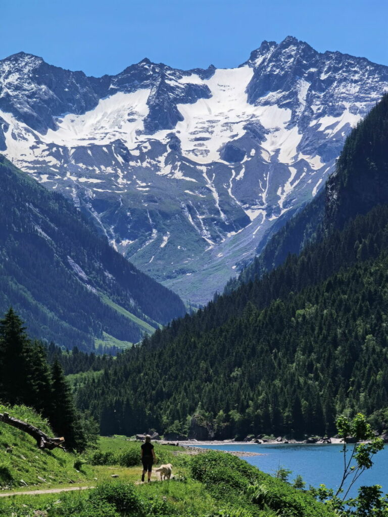 So kannst du durch die Berglandschaft am Stillup Stausee wandern