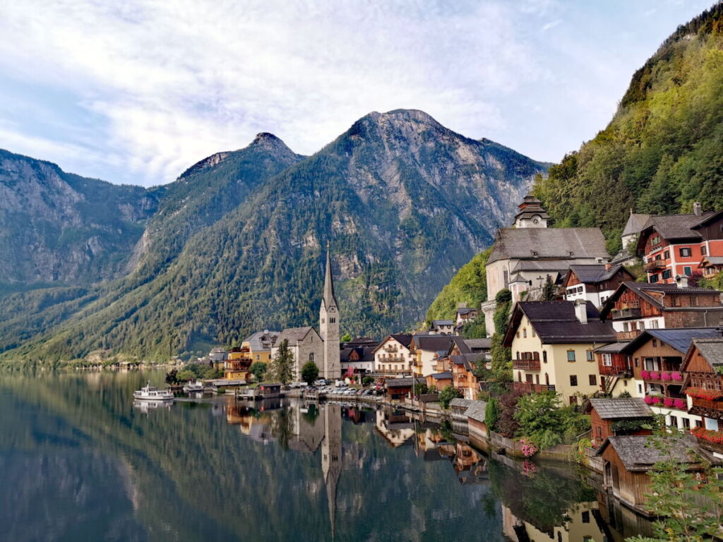 Einer der berühmtesten Alpen Seen liegt in Österreich - der Hallstätter See