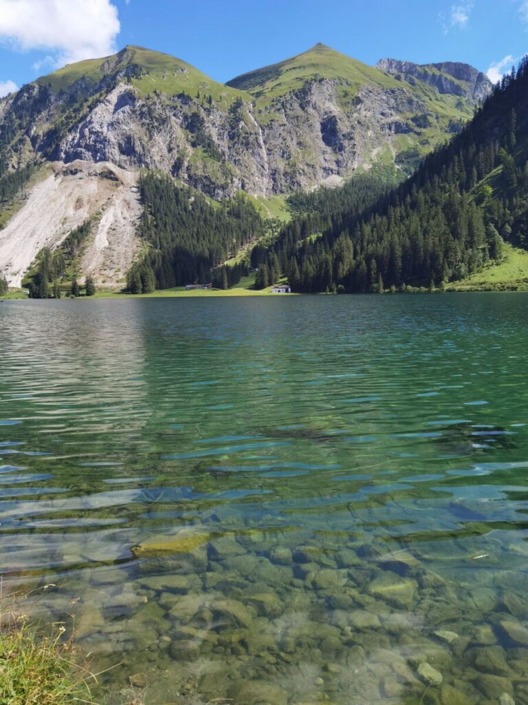 Der Vilsalpsee ist einer der Alpen Seen im Tannheimer Tal. Zu finden in den Allgäuer Alpen.