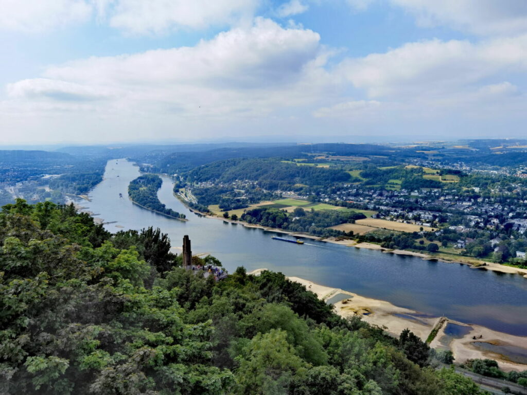 coole Reiseziele in Deutschland: Aussicht vom Drachenfels auf den Rhein
