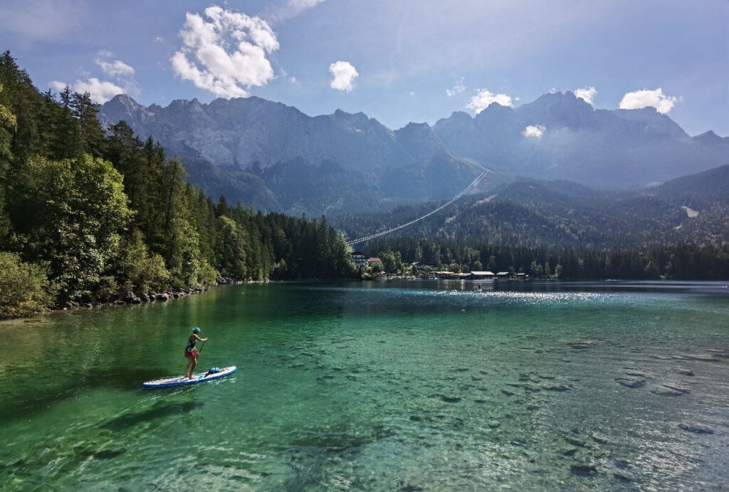 Meistbesuchte Alpen Seen in Bayern: Der Eibsee am Fuße der Zugspitze