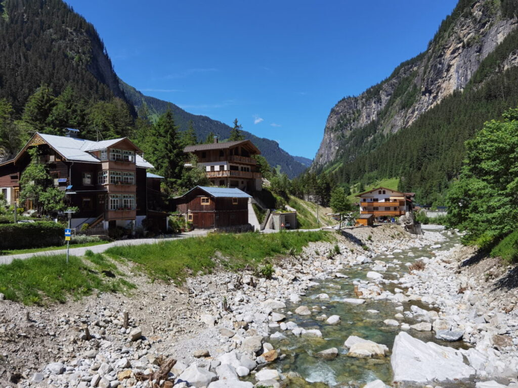 Der Zemmbach ist die Grenze in Ginzling - ein Teil gehört zu Finkenberg, der andere Teil zu Mayrhofen