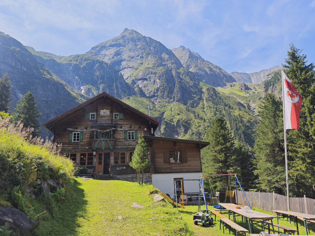 Die Grawandhütte in den Zillertaler Alpen