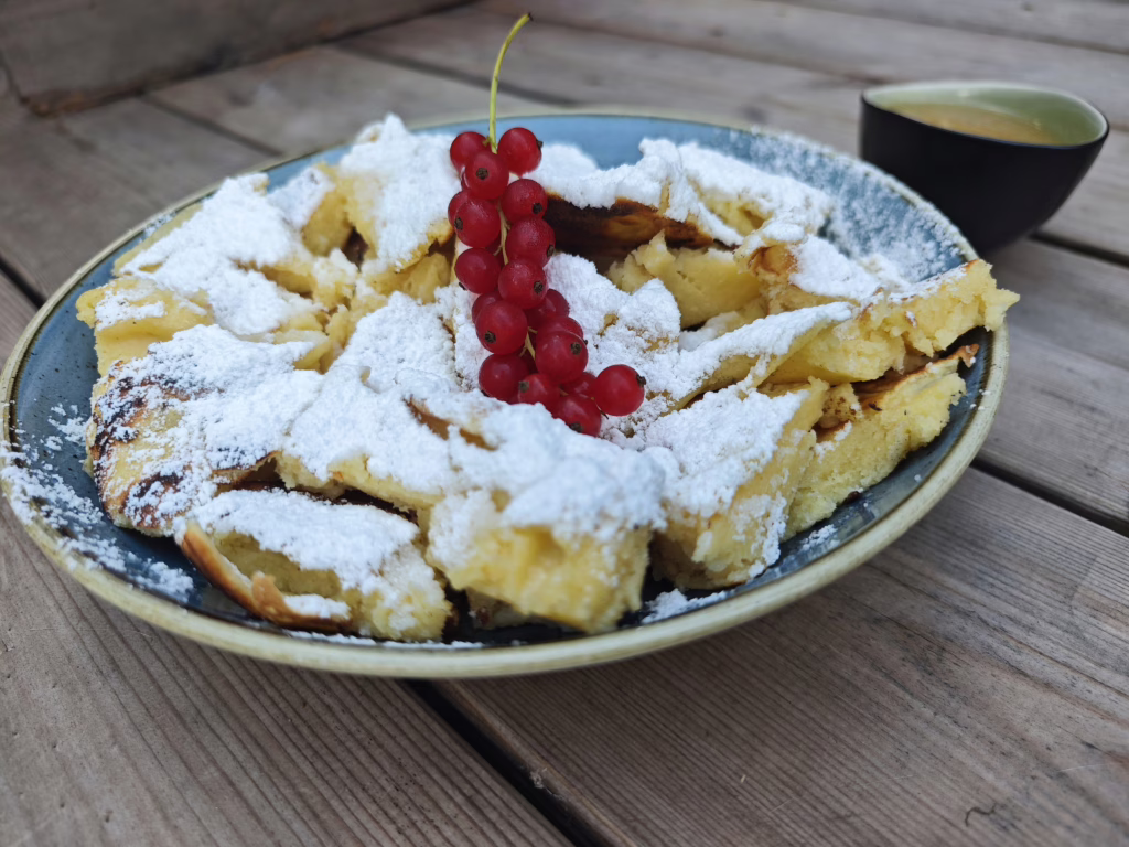 Selbstgemachter Kaiserschmarrn auf der Grawandthütte